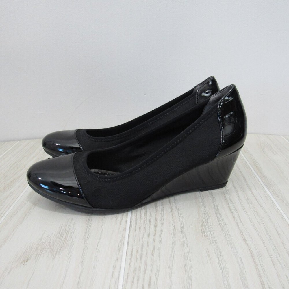 LifeStride Women's Juliana Stretch Wedge Pump -Size 9.5Cap Toe-Shine Black Upper - Picture 3 of 13